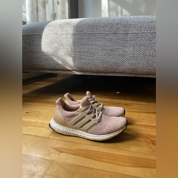 Adidas Ultraboost pink sneaker - Picture 1 of 3